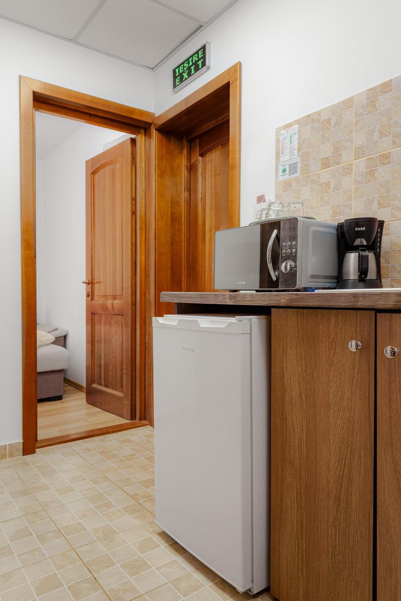 Ferienwohnung Business Transit Săftica Exterior foto