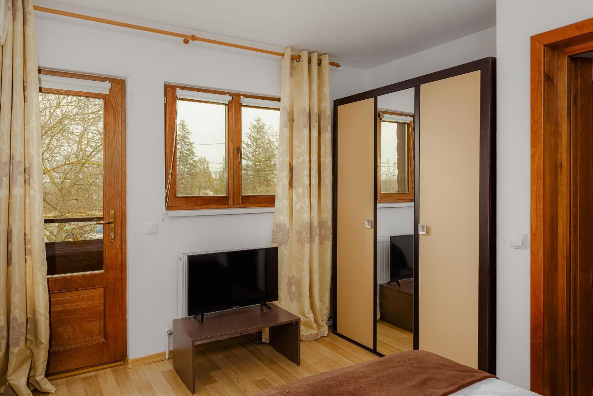 Ferienwohnung Business Transit Săftica Exterior foto
